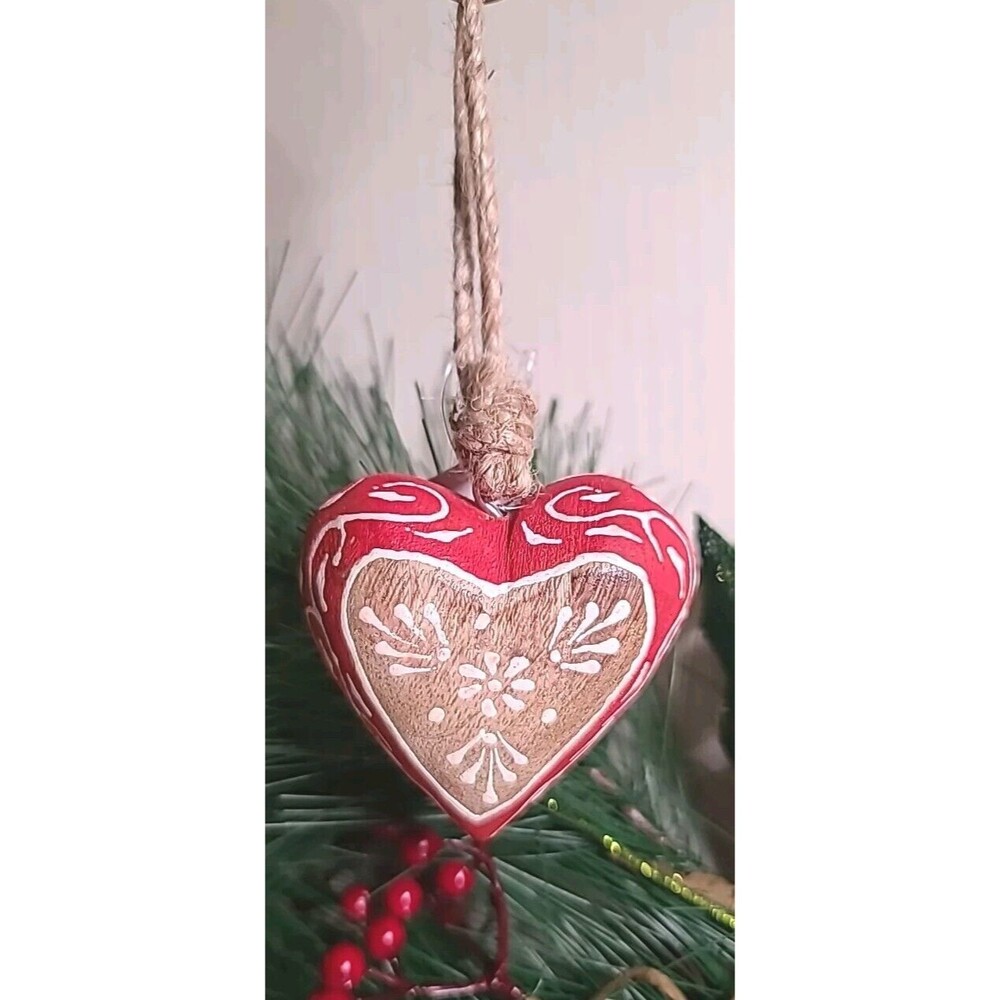 NWT Beautiful Midwest Ornament Floral  Heart Red & White Solid Wood Handpainted